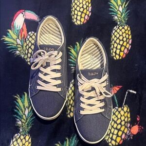 Taos Footwear Navy Canvas Low-Top Lace-Up Sneakers LIKE NEW